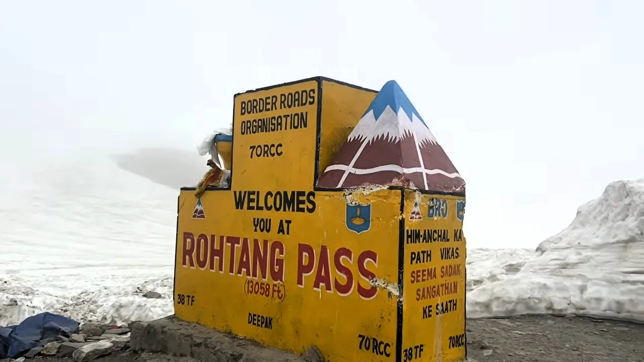 Welcome board at Rohtang Pass surrounded by snow