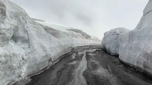 Road at Rohtang Pass between high walls of snow